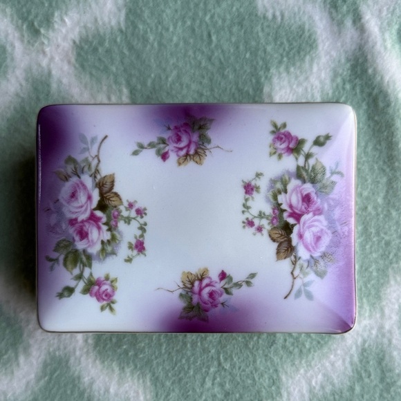 Vintage Lefton hand painted Floral Porcelain Trinket Box - Picture 5 of 10